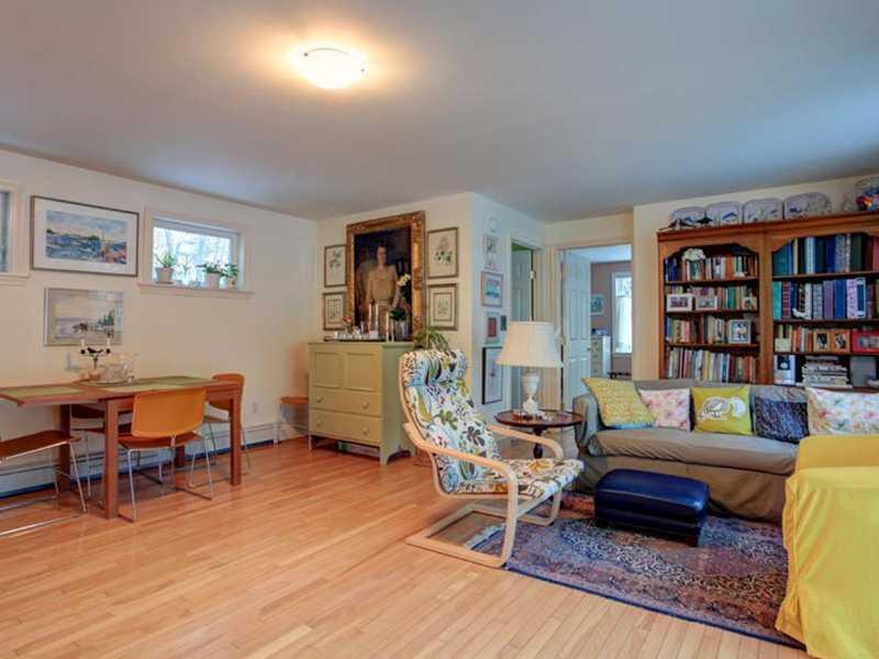 14 Prout Road Freeport, ME 04032 - Photo 10 of 32 Living Room.