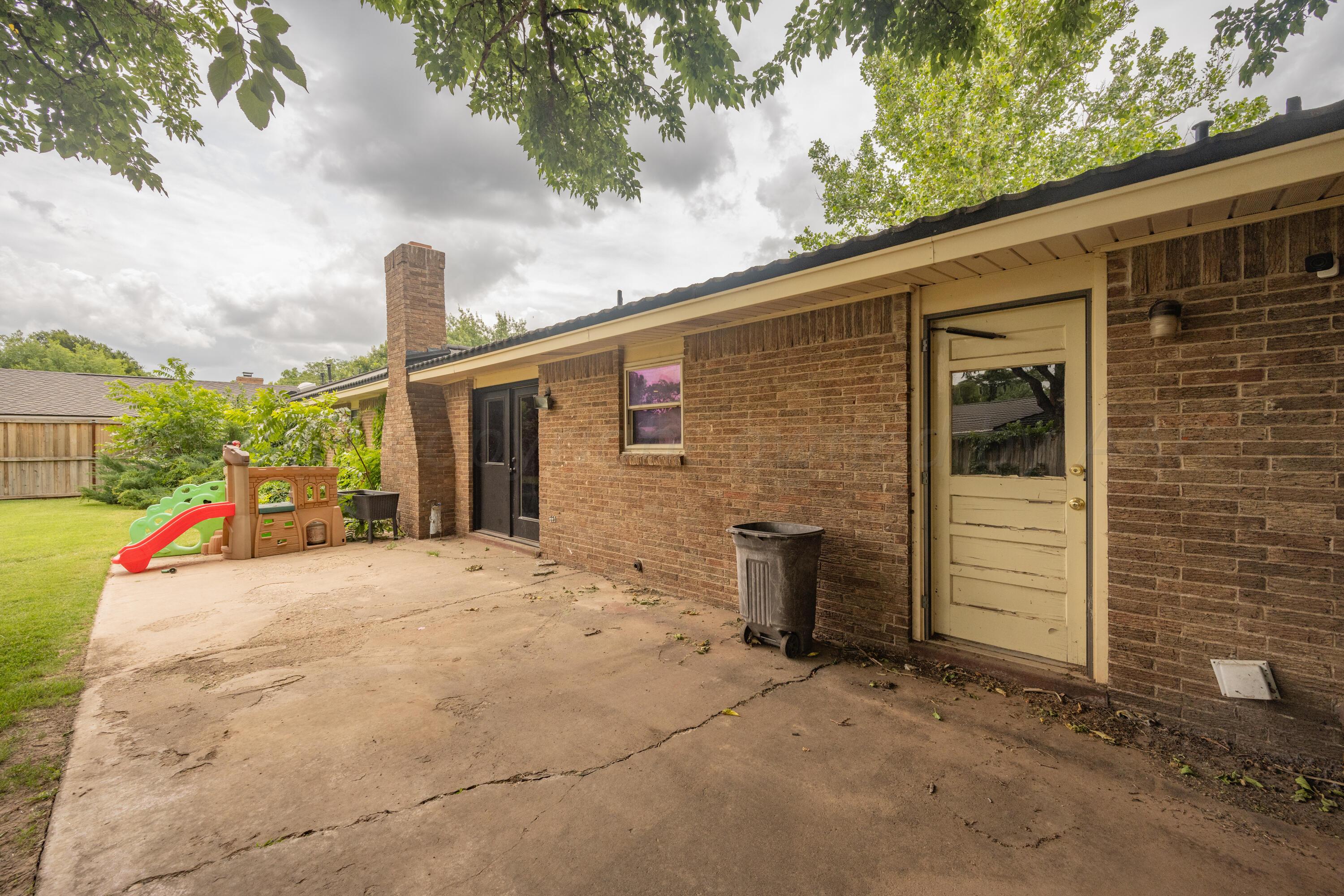 6906 Calumet Road Amarillo, TX 79106 - Photo 29 of 29 backyard 1
