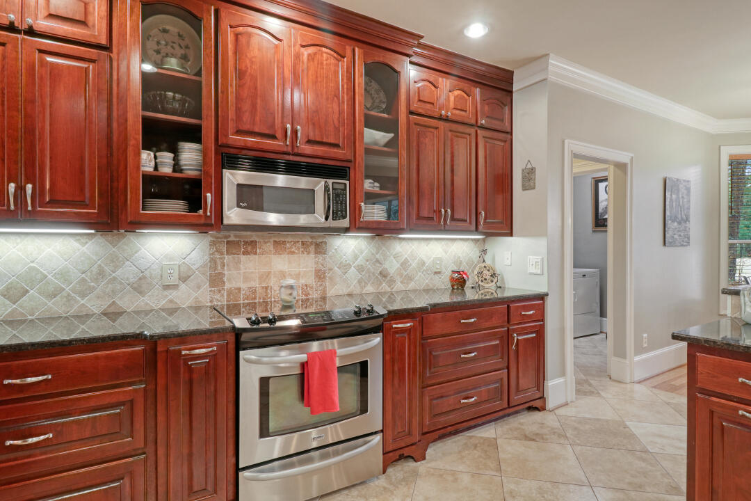 316 Clubview Road Summerville, SC 29485 - Photo 4 of 25 4