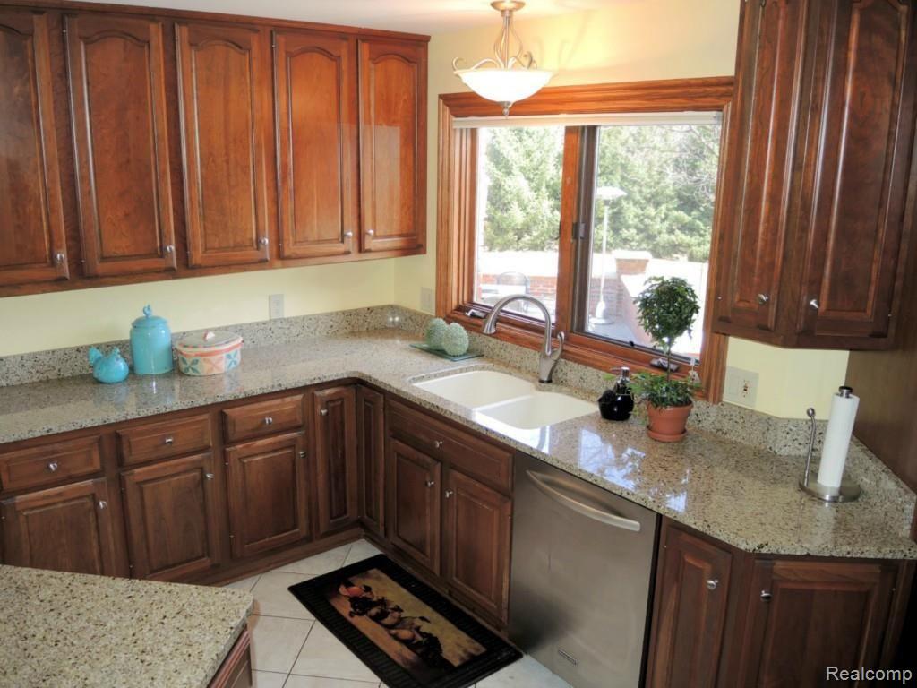 5405 Abbey Drive Rochester, MI 48306 - Photo 27 of 94 Kitchen (4) (Large).jpg