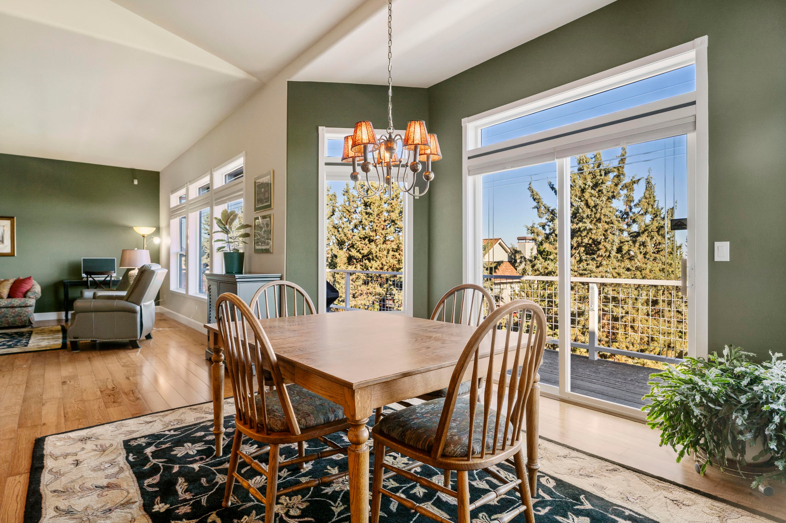 3735 Southwest Timber Avenue Redmond, OR 97756 - Photo 15 of 46 Dining Room