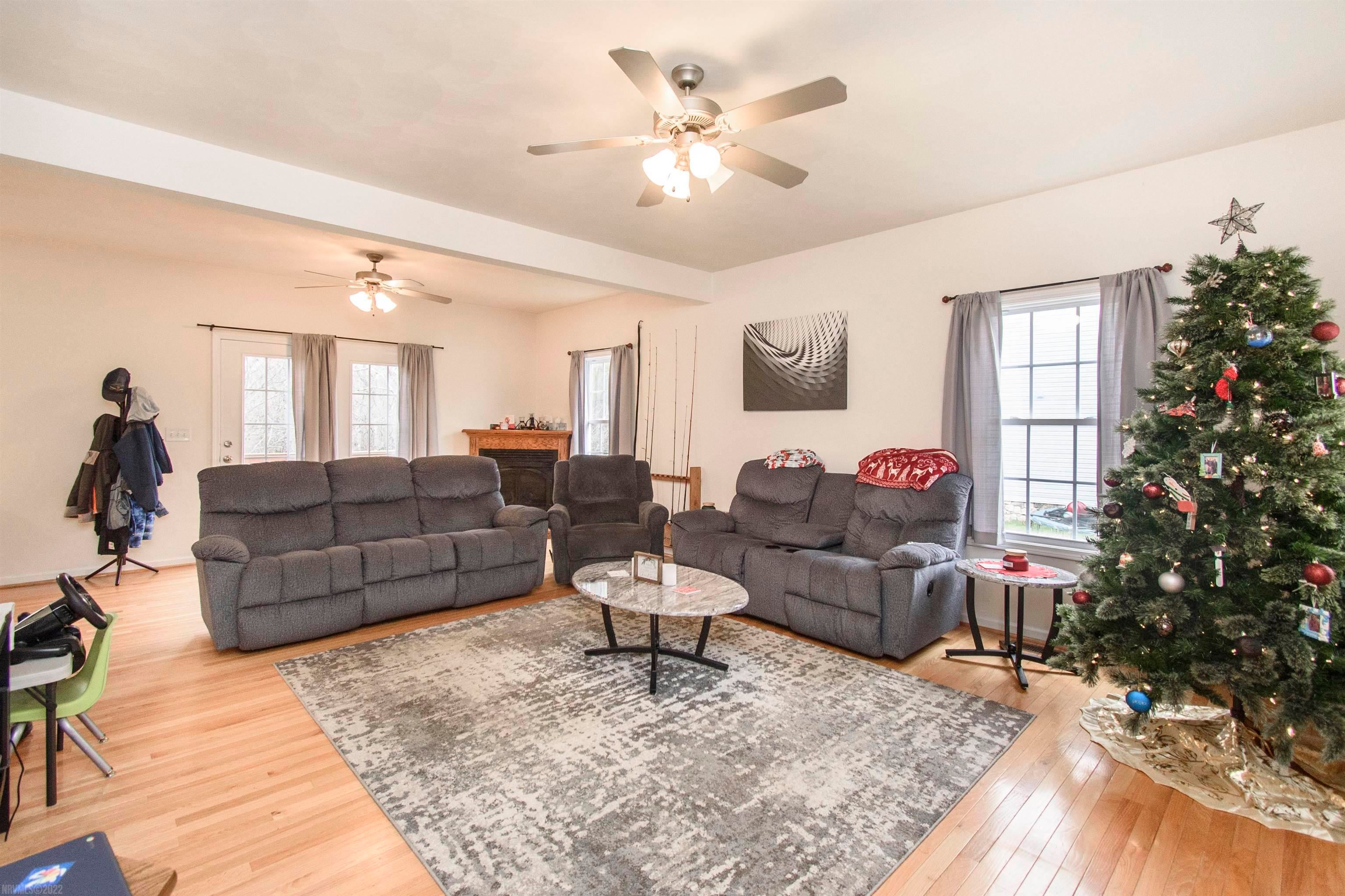 1030 Green Ridge Road Christiansburg, VA 24073 - Photo 4 of 26 Gallery Image 4