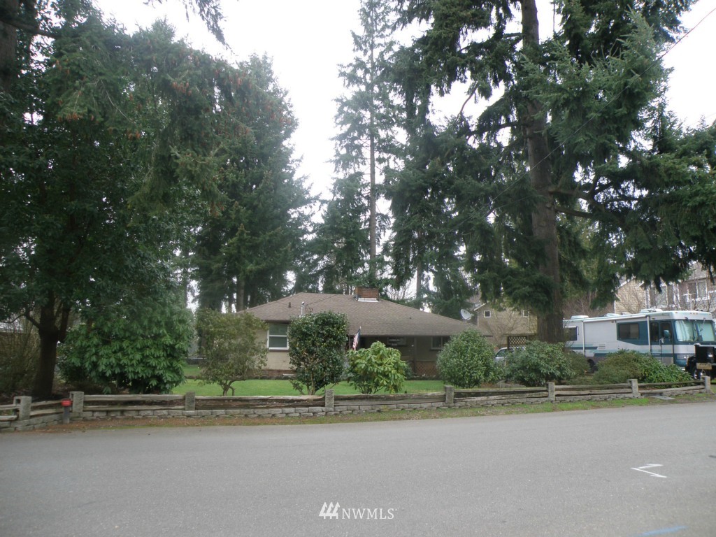 2116 Northeast 28th Street Renton, WA 98056 - Photo 2 of 13