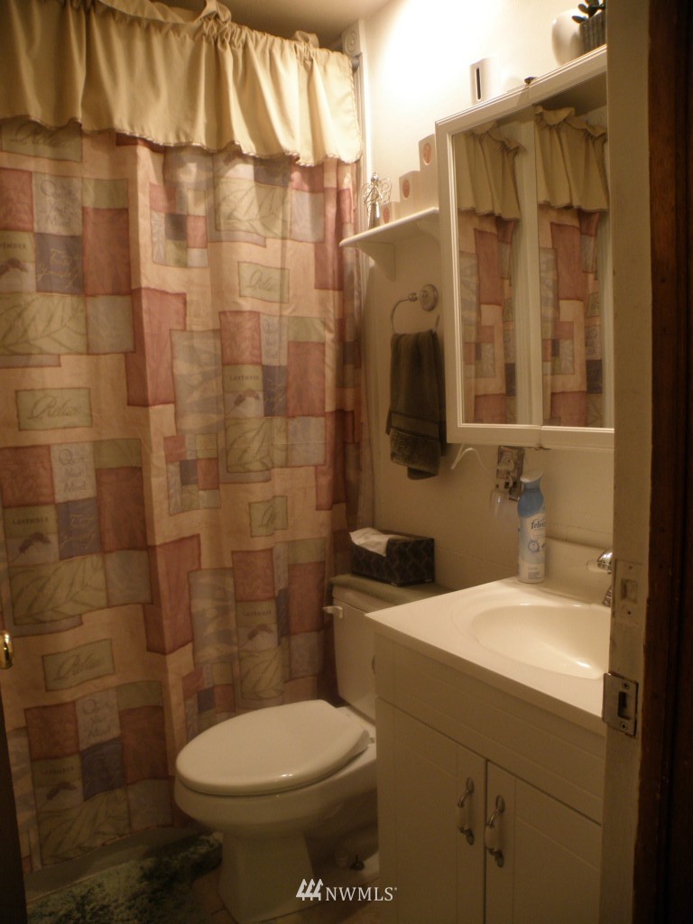 2116 Northeast 28th Street Renton, WA 98056 - Photo 11 of 13