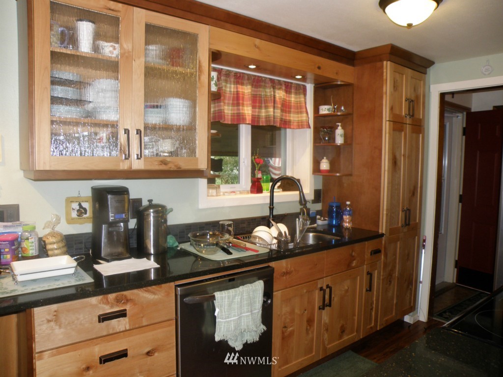 2116 Northeast 28th Street Renton, WA 98056 - Photo 8 of 13