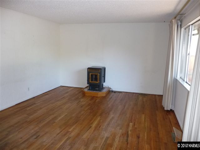 3090 Slater Avenue Reno, NV 89503 - Photo 3 of 9 a bedroom with a bed and a window