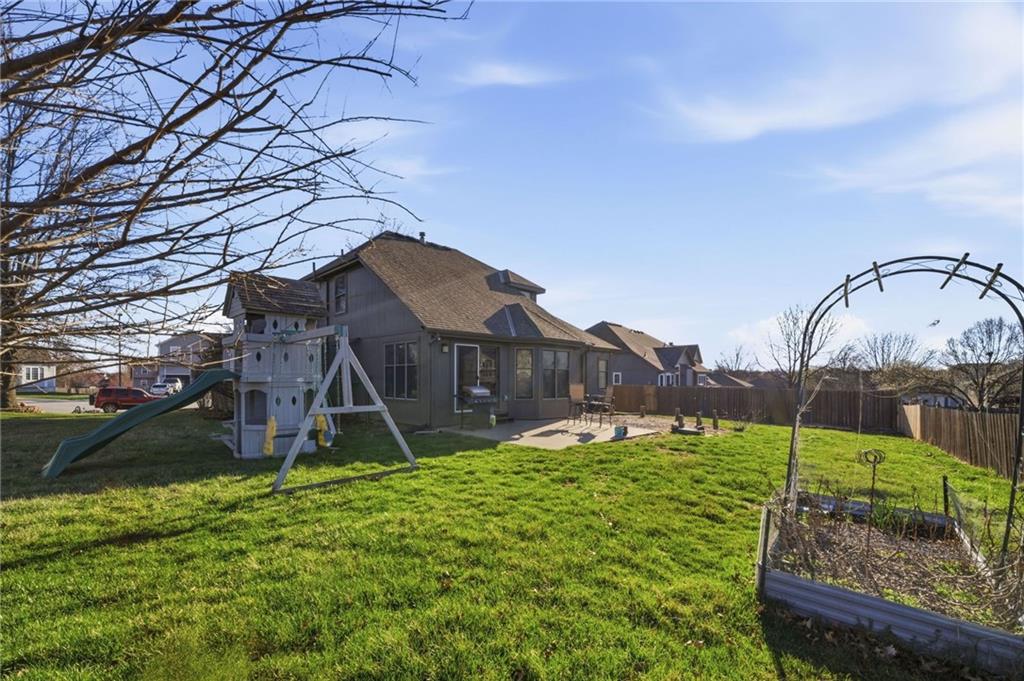 1510 Colt Circle Raymore, MO 64083 - Photo 4 of 23