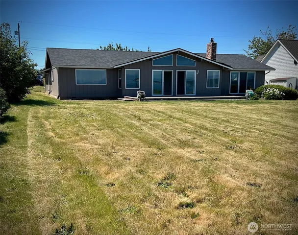 $930,000 | 1412 Bonnie View Acres Road, Oak Harbor, WA 98277