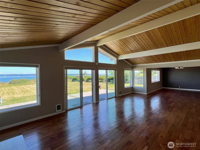 $930,000 | 1412 Bonnie View Acres Road, Oak Harbor, WA 98277