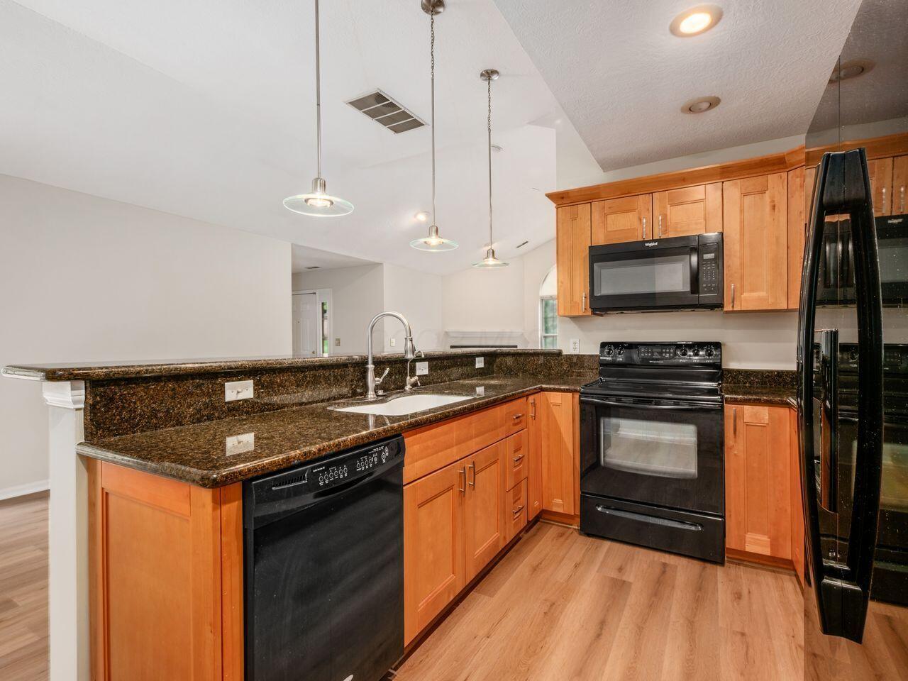 163 Collier Ridge Drive Columbus, OH 43235 - Photo 13 of 36 Granite Counters