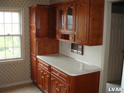1096 Barnside Road Allentown, PA 18103 - Photo 5 of 9 Gallery Image 5