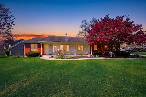 $389,900 | 613 East Nokomis Drive, Syracuse, IN 46567