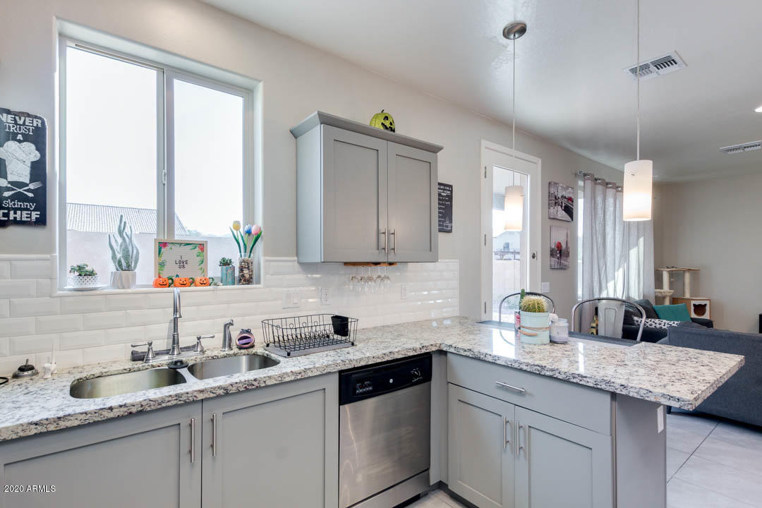711 West Ardmore Road Phoenix, AZ 85041 - Photo 18 of 37 Ardmore-13