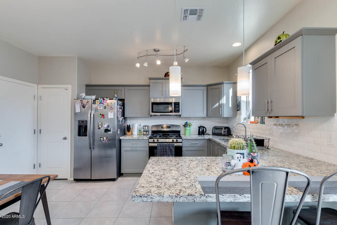 711 West Ardmore Road Phoenix, AZ 85041 - Photo 4 of 37 Ardmore-09