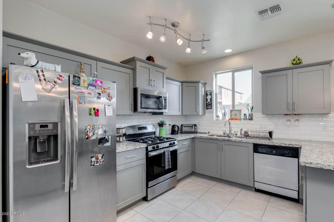 711 West Ardmore Road Phoenix, AZ 85041 - Photo 5 of 37 Ardmore-10