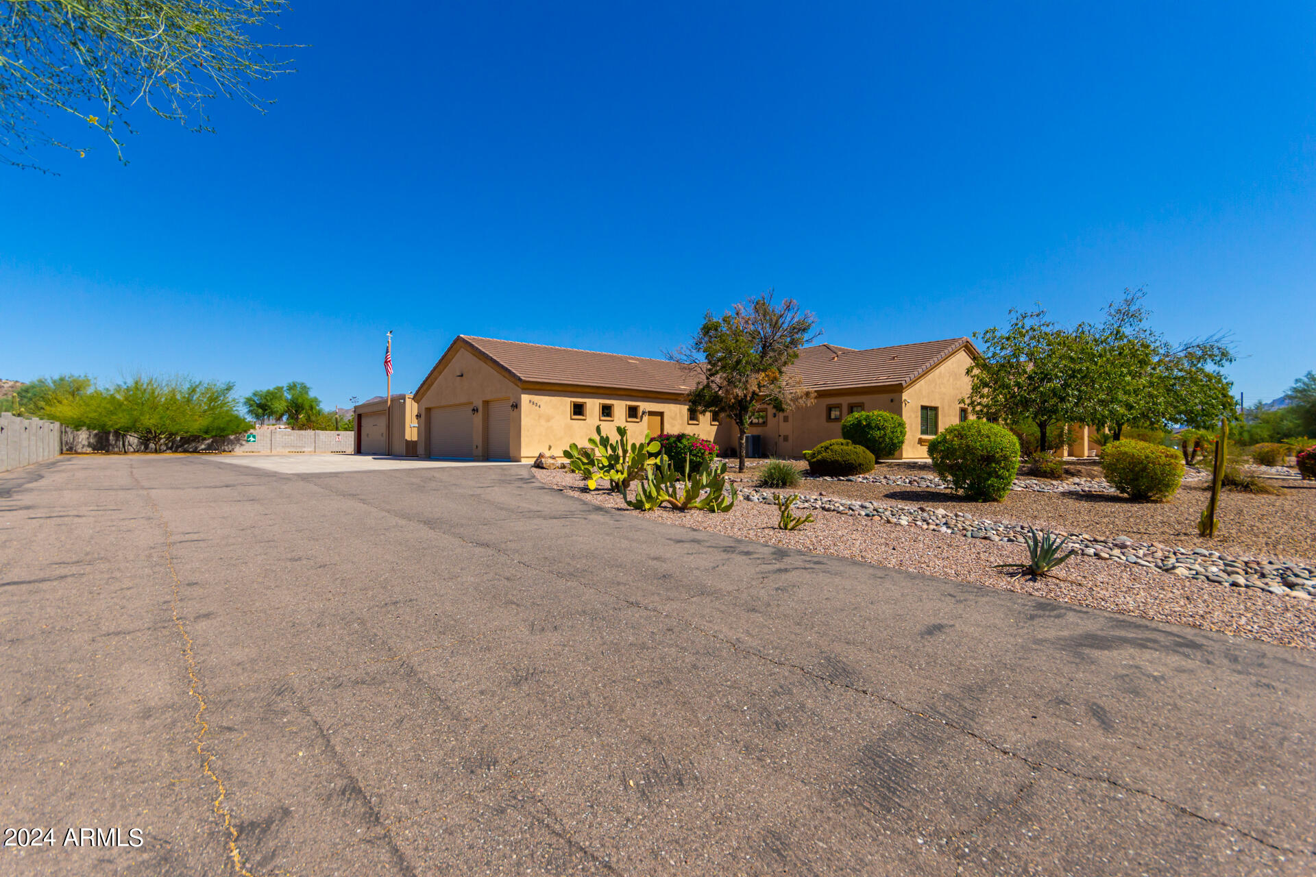 9834 East Adobe Road Mesa, AZ 85207 - Photo 3 of 67 02-Adobe