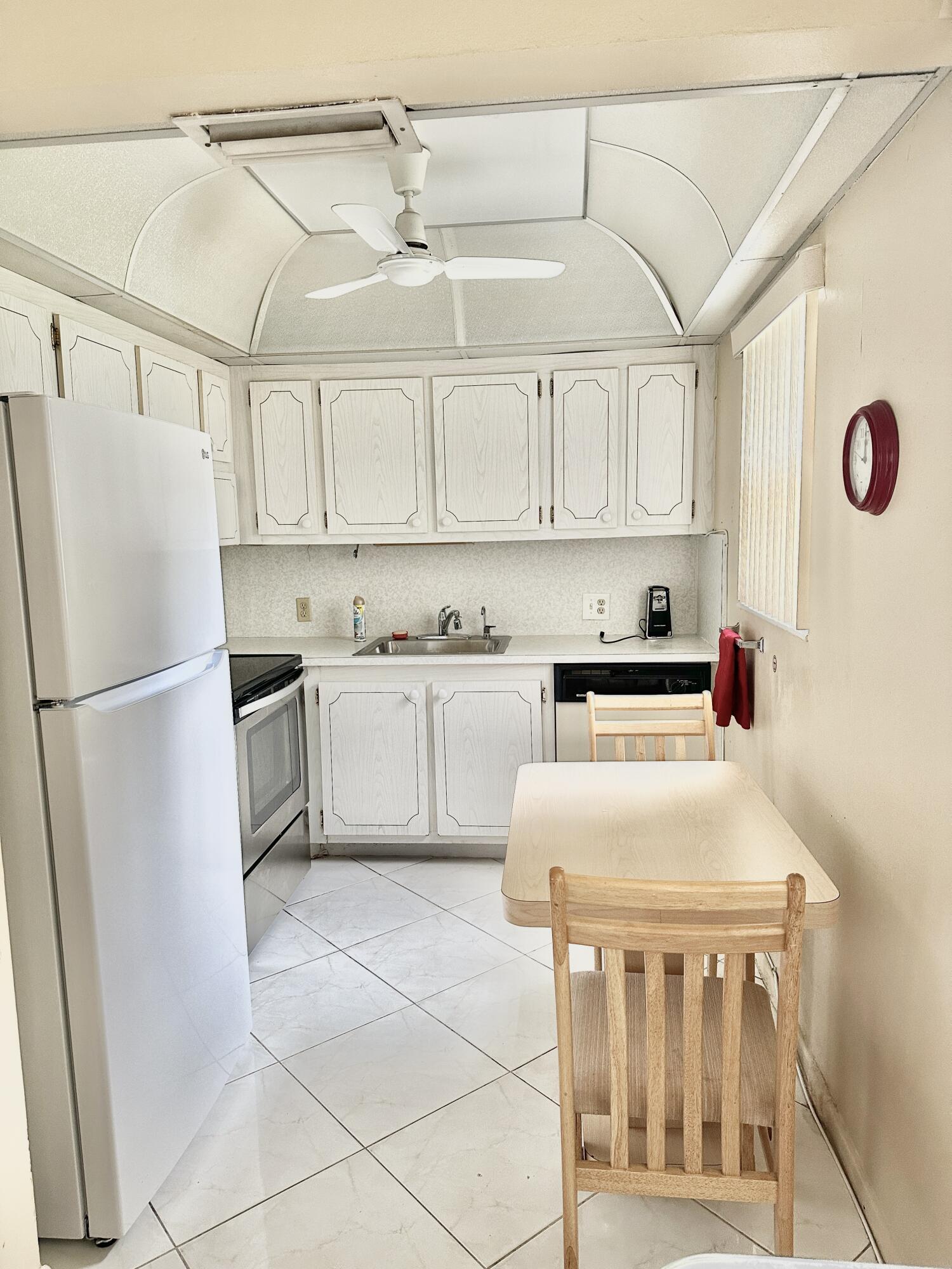 88 Suffolk C, Unit 88 Boca Raton, FL 33434 - Photo 3 of 36 Kitchen