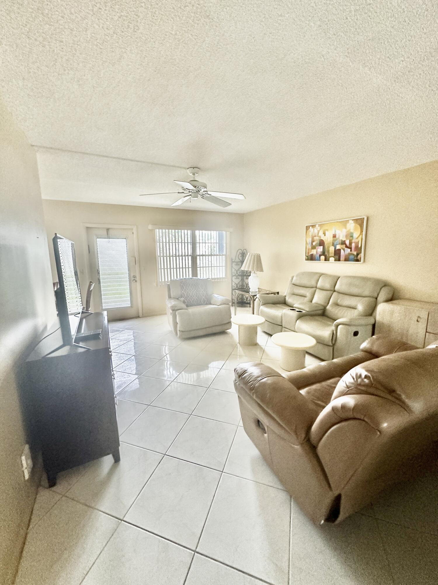 88 Suffolk C, Unit 88 Boca Raton, FL 33434 - Photo 6 of 36 Living Room