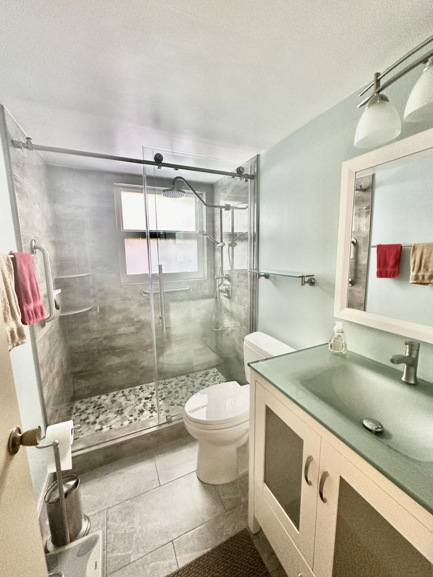 88 Suffolk C, Unit 88 Boca Raton, FL 33434 - Photo 8 of 36 Main Bathroom w/ Shower