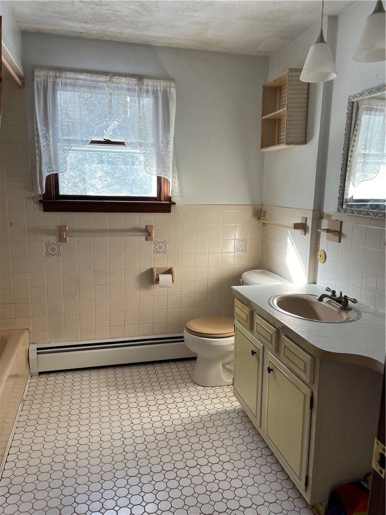 1 Grancera Drive Hopkinton, RI 02832 - Photo 24 of 38 Full hall bath