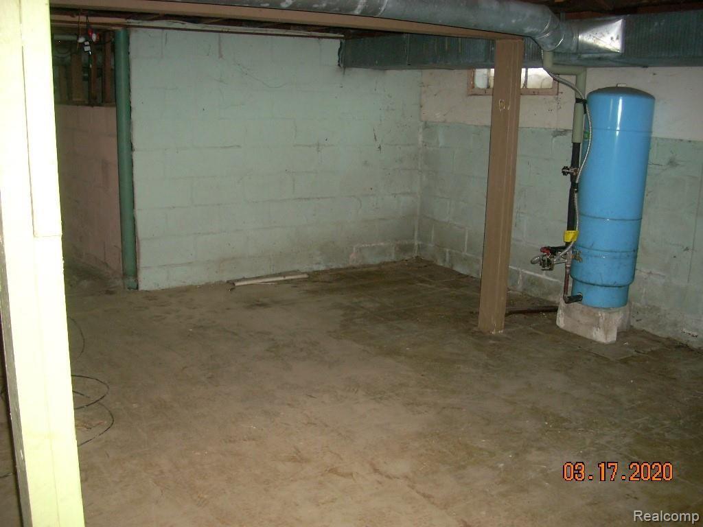 9510 South Durand Road Durand, MI 48429 - Photo 13 of 18 DSCN2183.JPG