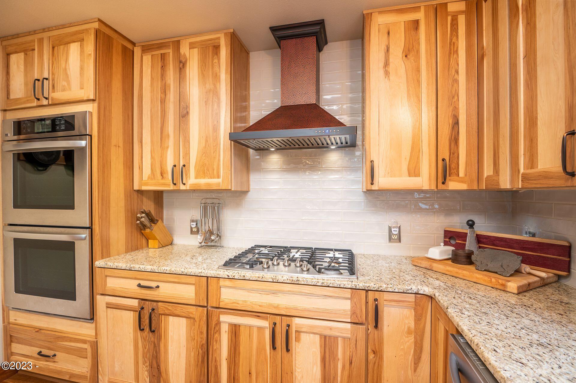 333 Northeast Steenson Road Newport, OR 97365 - Photo 12 of 46 Double ovens gas range