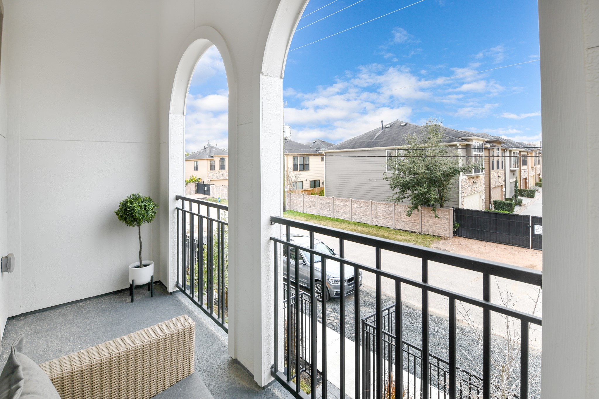 5209 Allen Street, Unit I Houston, TX 77007 - Photo 16 of 19 Balcony! - 2nd floor