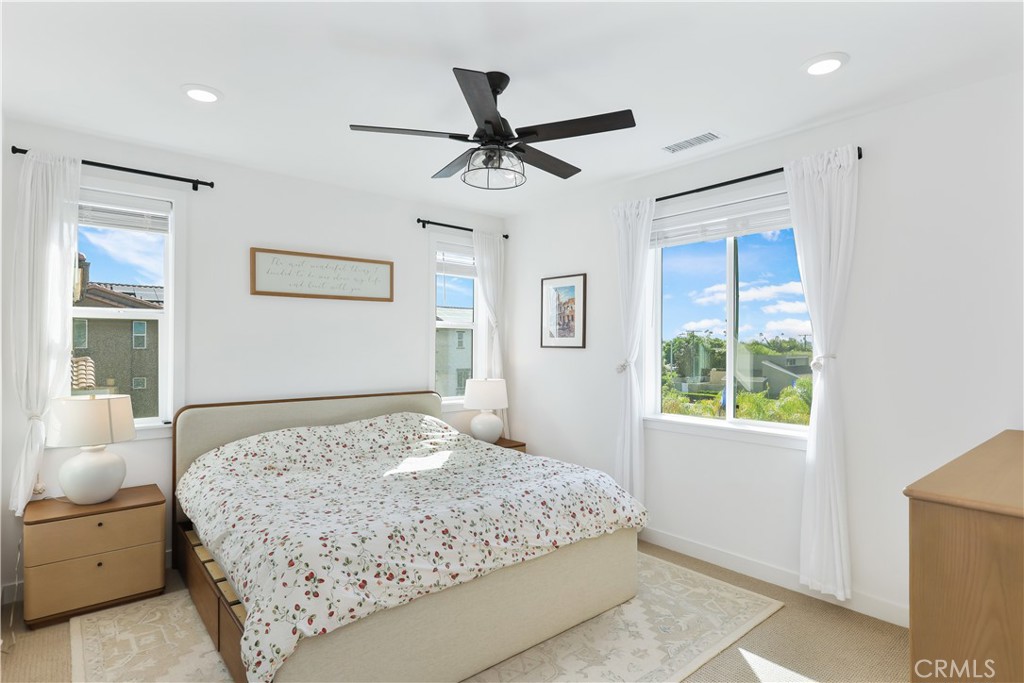 2317 West Broadway, Unit 96 Anaheim, CA 92804 - Photo 30 of 52 a bedroom with a bed and a window