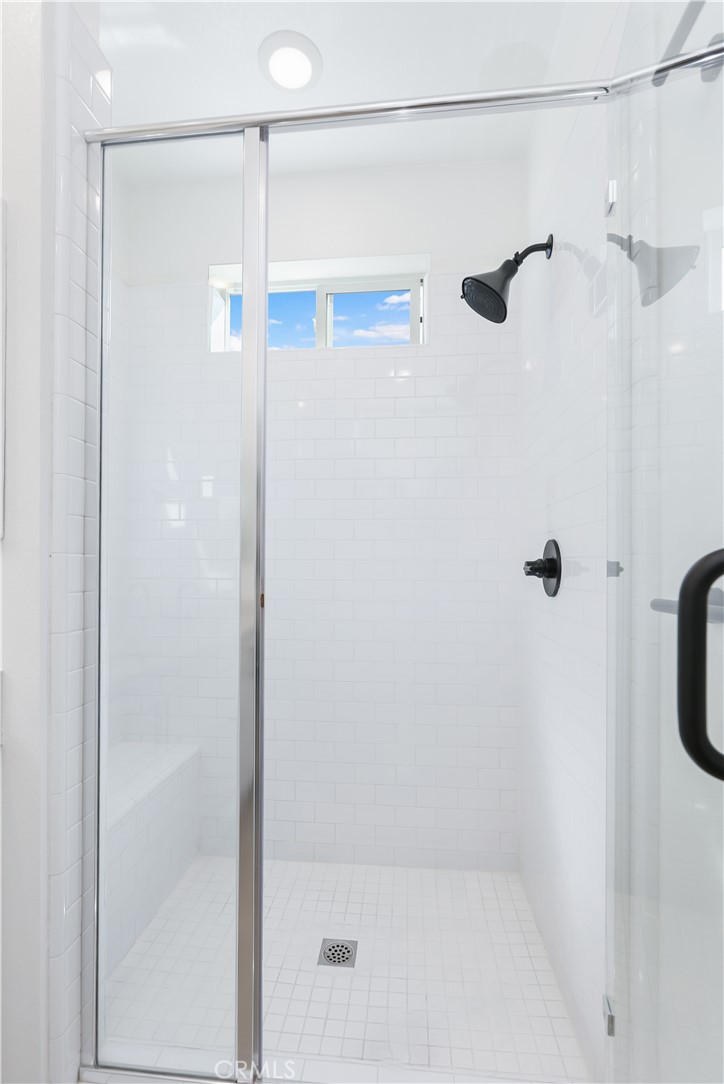 2317 West Broadway, Unit 96 Anaheim, CA 92804 - Photo 35 of 52 a bathroom with a shower