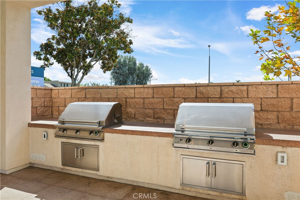 2317 West Broadway, Unit 96 Anaheim, CA 92804 - Photo 38 of 52 a stove top oven sitting inside of a kitchen