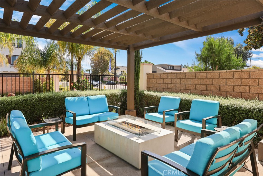 2317 West Broadway, Unit 96 Anaheim, CA 92804 - Photo 40 of 52 a view of an outdoor sitting area