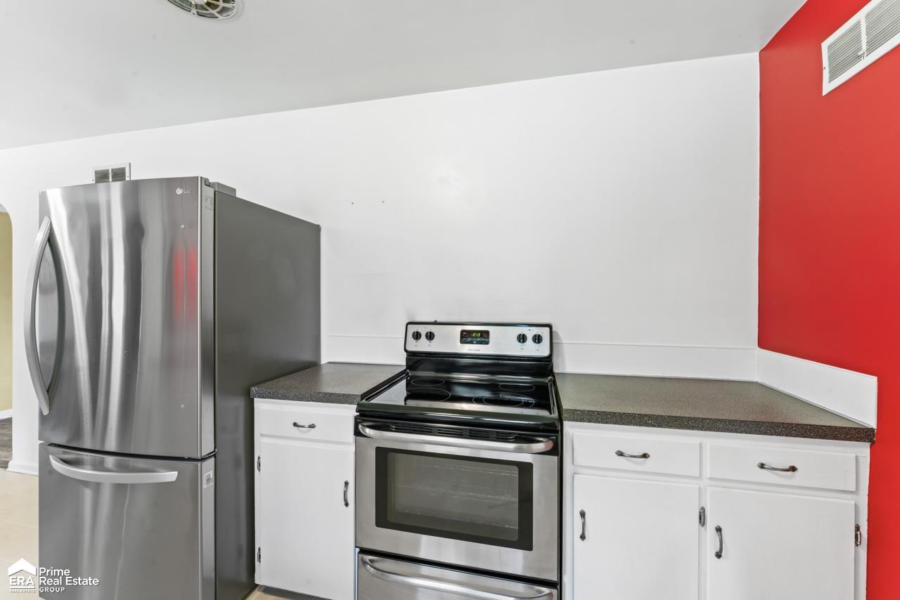 4190 Richfield Road Flint, MI 48506 - Photo 8 of 24 50174042-16301a18-e9d3-435b-ac9d-fcf301fc1f5c.JPG