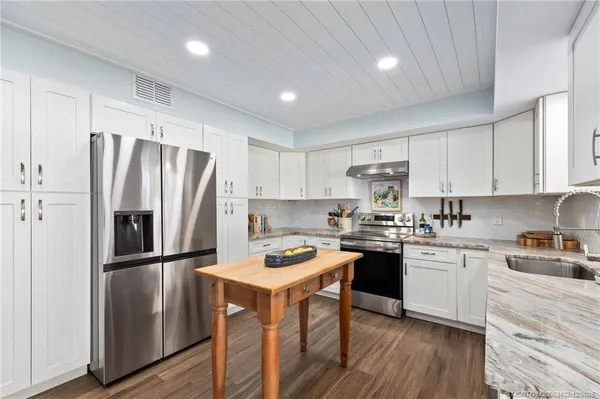 $875,000 | 4304 Southeast Fairway East, Stuart, FL 34997