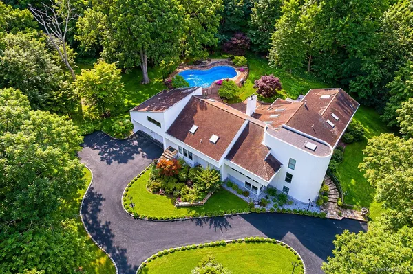 $1,850,000 | 4 Stoneridge Court, Syosset, NY 11791