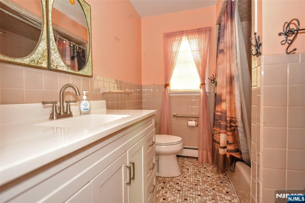 479 Goffle Road Wyckoff, NJ 07481 - Photo 14 of 34 Gallery Image 14