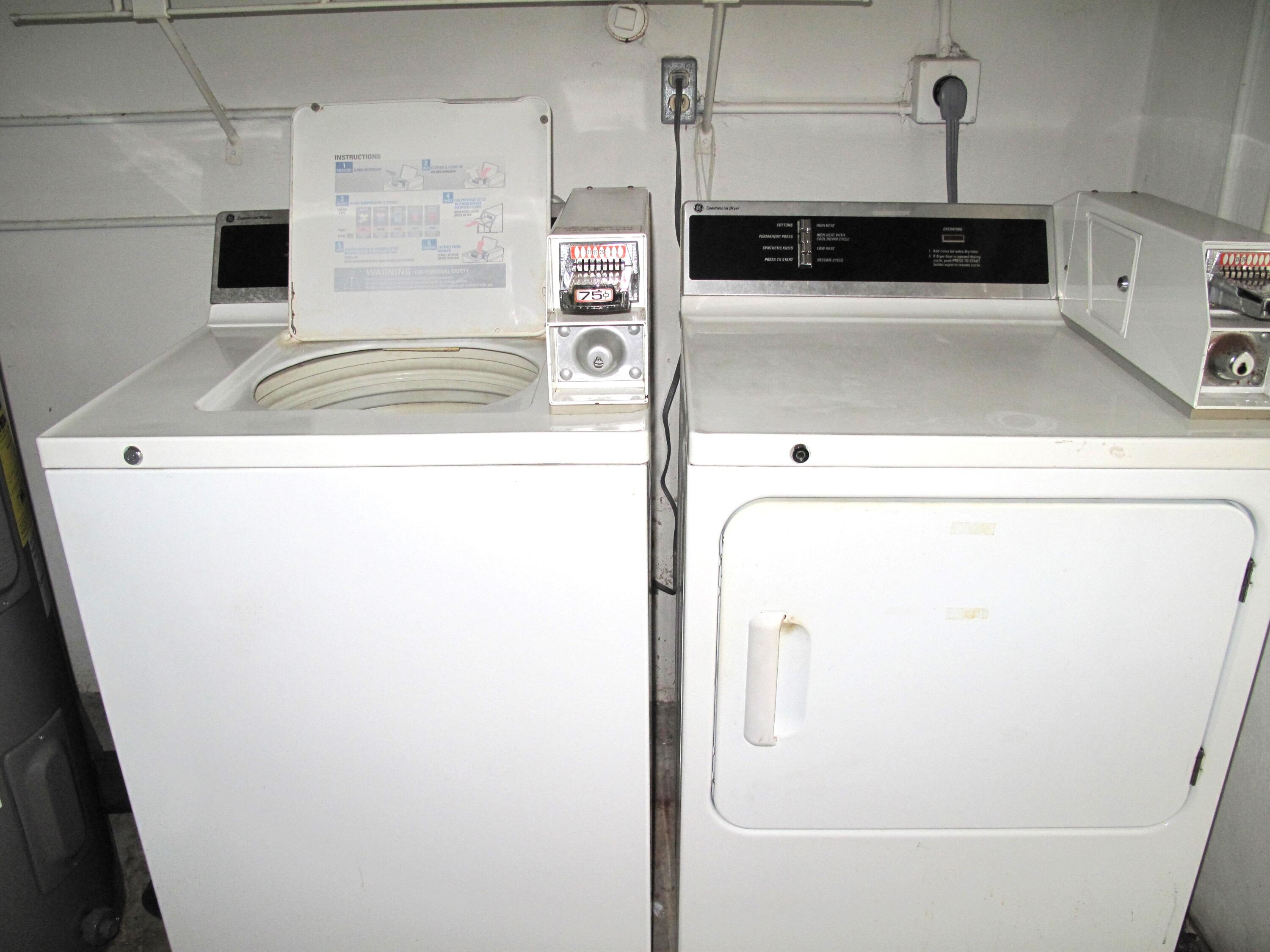 1315 High Point Way Southeast, Unit B Delray Beach, FL 33445 - Photo 25 of 41 a utility room with dryer and washer