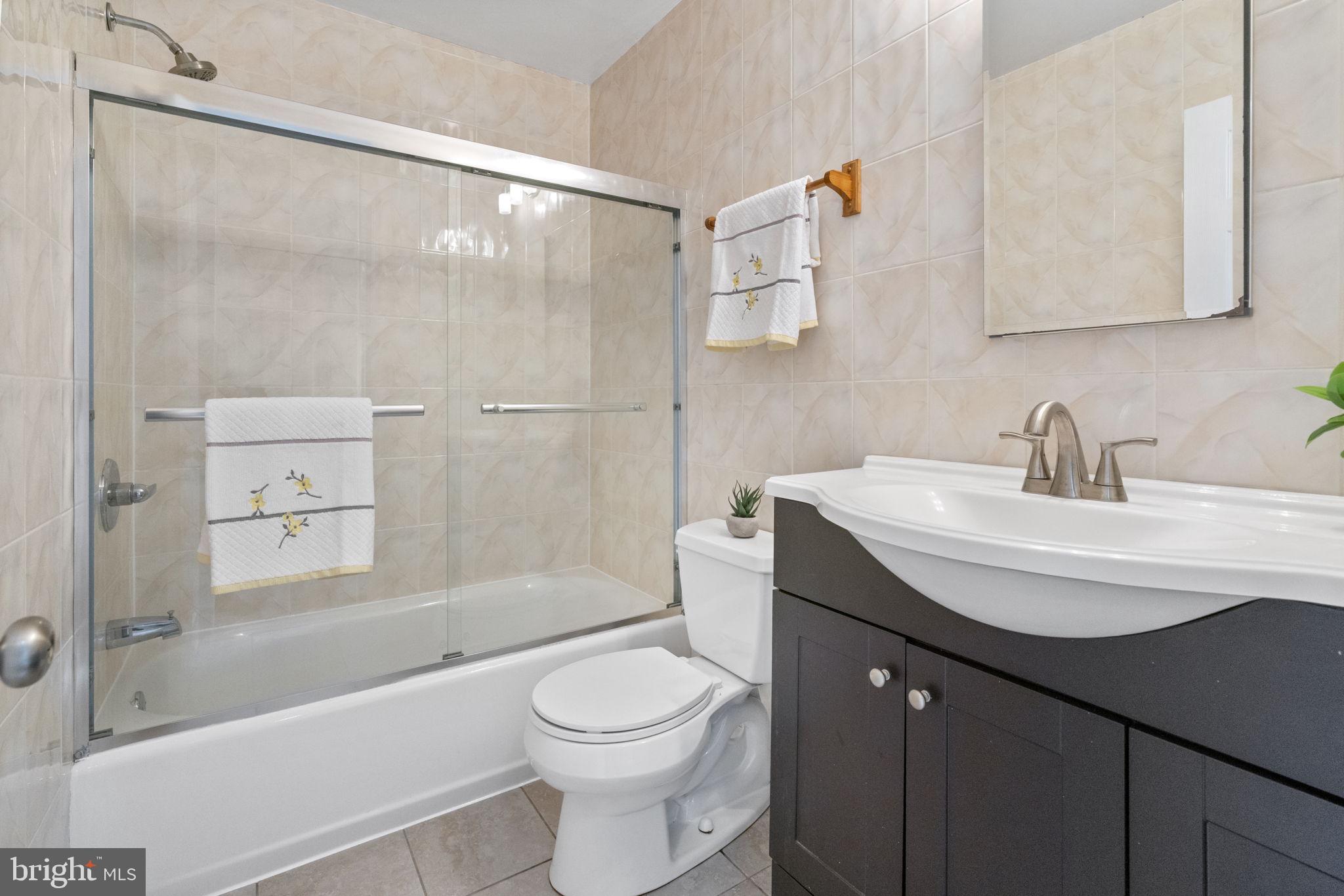 1302 Ashbridge Road West Chester, PA 19380 - Photo 25 of 53 En-suite Bath