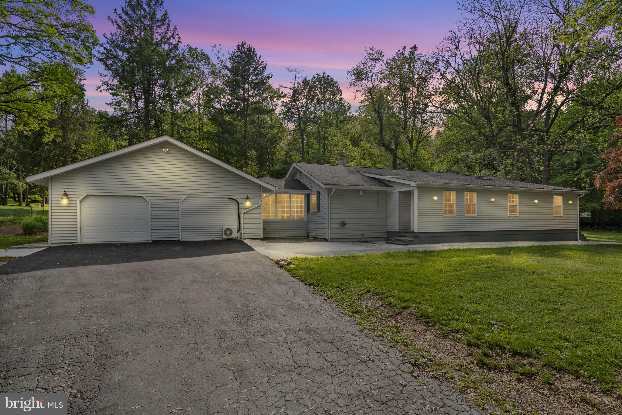 1302 Ashbridge Road West Chester, PA 19380 - Photo 4 of 53 Welcome Home!