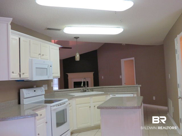 301 Monteith Oaks Drive Foley, AL 36535 - Photo 3 of 12 Kitchen