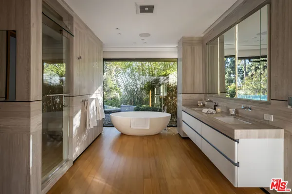 a en suite bathroom with a double vanity sink and a mirror