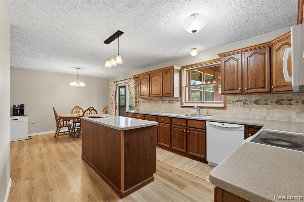 3843 Hooker Road Pinckney, MI 48169 - Photo 9 of 36