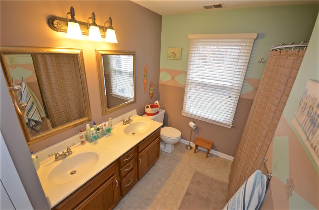 10765 Thistle Ridge Fishers, IN 46038 - Photo 16 of 20 Gallery Image 16