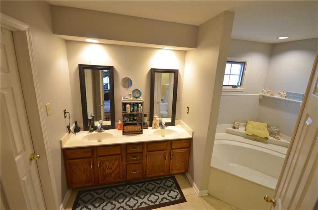 10765 Thistle Ridge Fishers, IN 46038 - Photo 7 of 20 Gallery Image 7