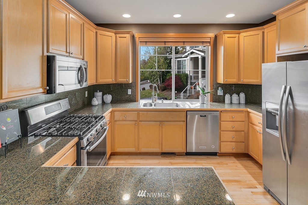 17004 Parkside Way Southeast Renton, WA 98058 - Photo 12 of 24