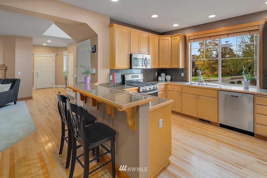 17004 Parkside Way Southeast Renton, WA 98058 - Photo 9 of 24