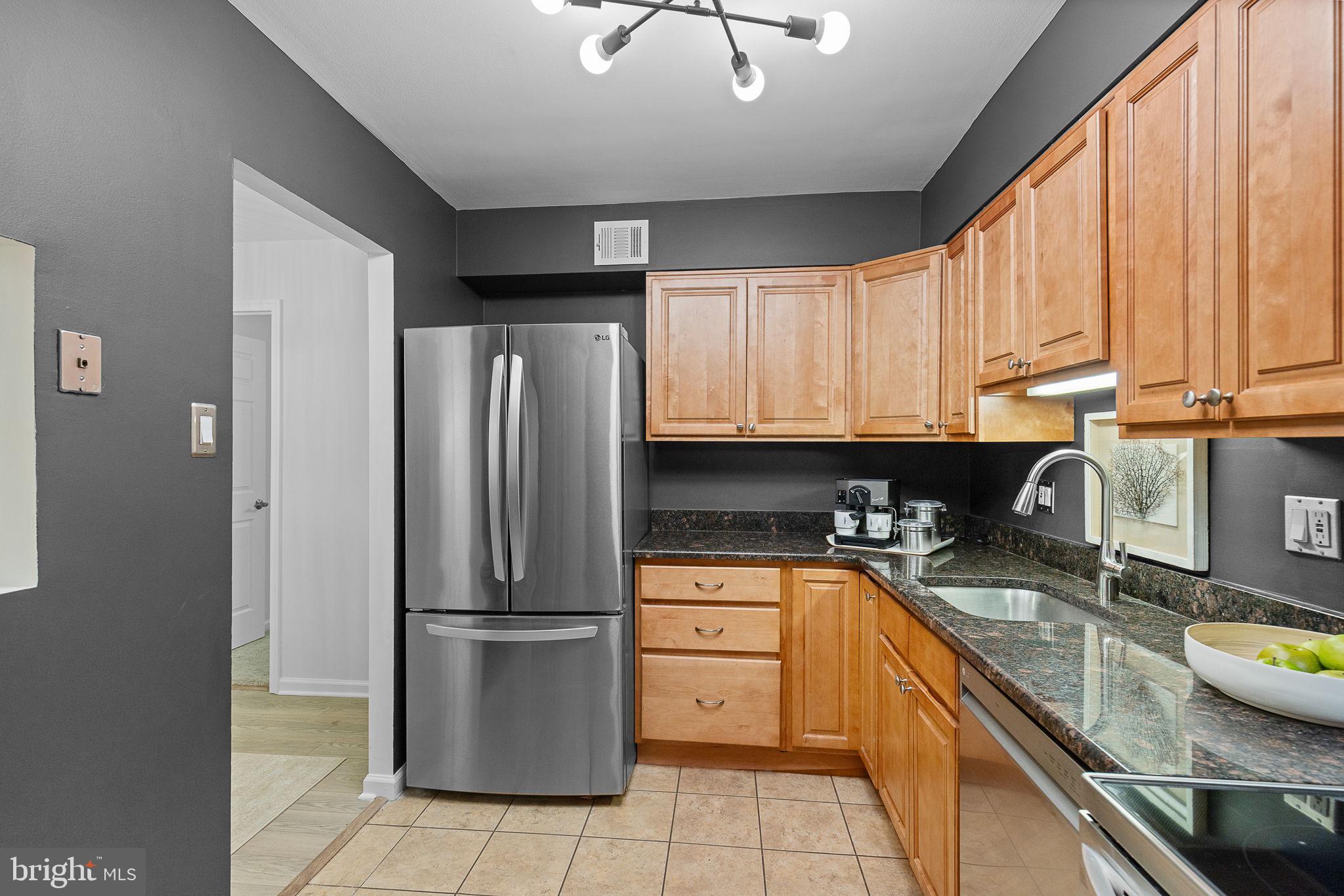 6137 Edsall Road, Unit B Alexandria, VA 22304 - Photo 19 of 28 Ample Cabinetry
