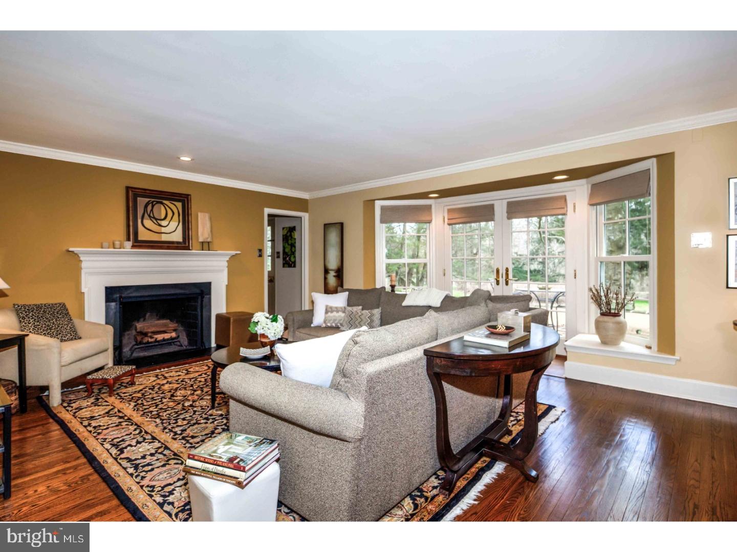 6015 West Valley Green Road Flourtown, PA 19031 - Photo 5 of 25 Living Room