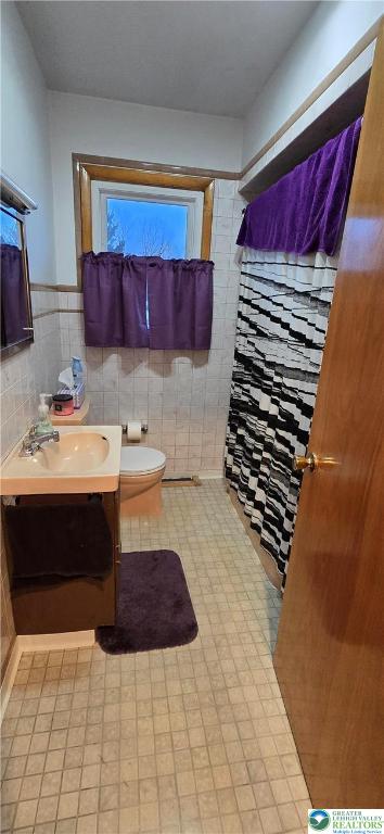 315 Long Lane Road Walnutport, PA 18088 - Photo 17 of 41 a living room with a couch and a coffee table