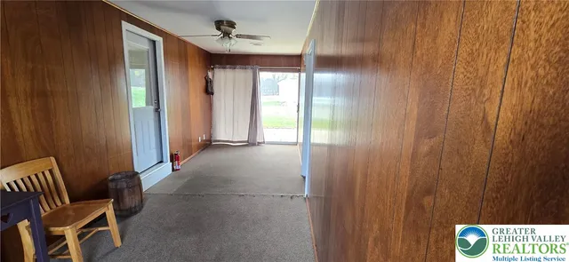 a view of entryway with workspace