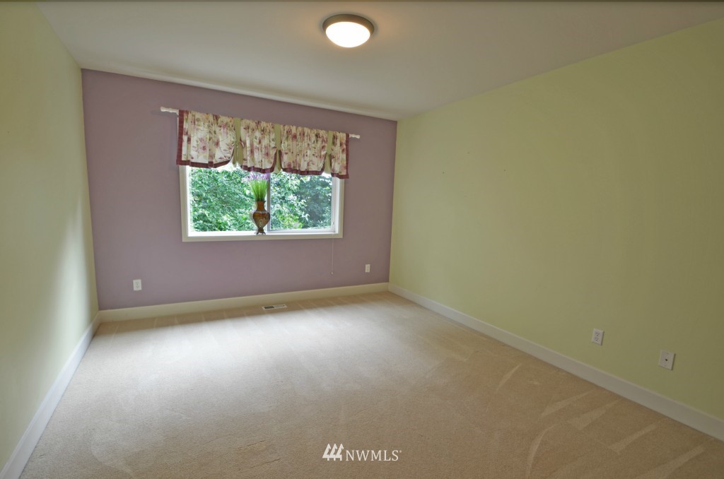 20709 37th Avenue Southeast Bothell, WA 98021 - Photo 19 of 23